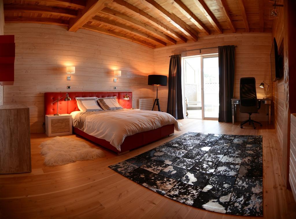Domaine Du Mont Monnet - Chambre D'Hotes & Gite Longes エクステリア 写真